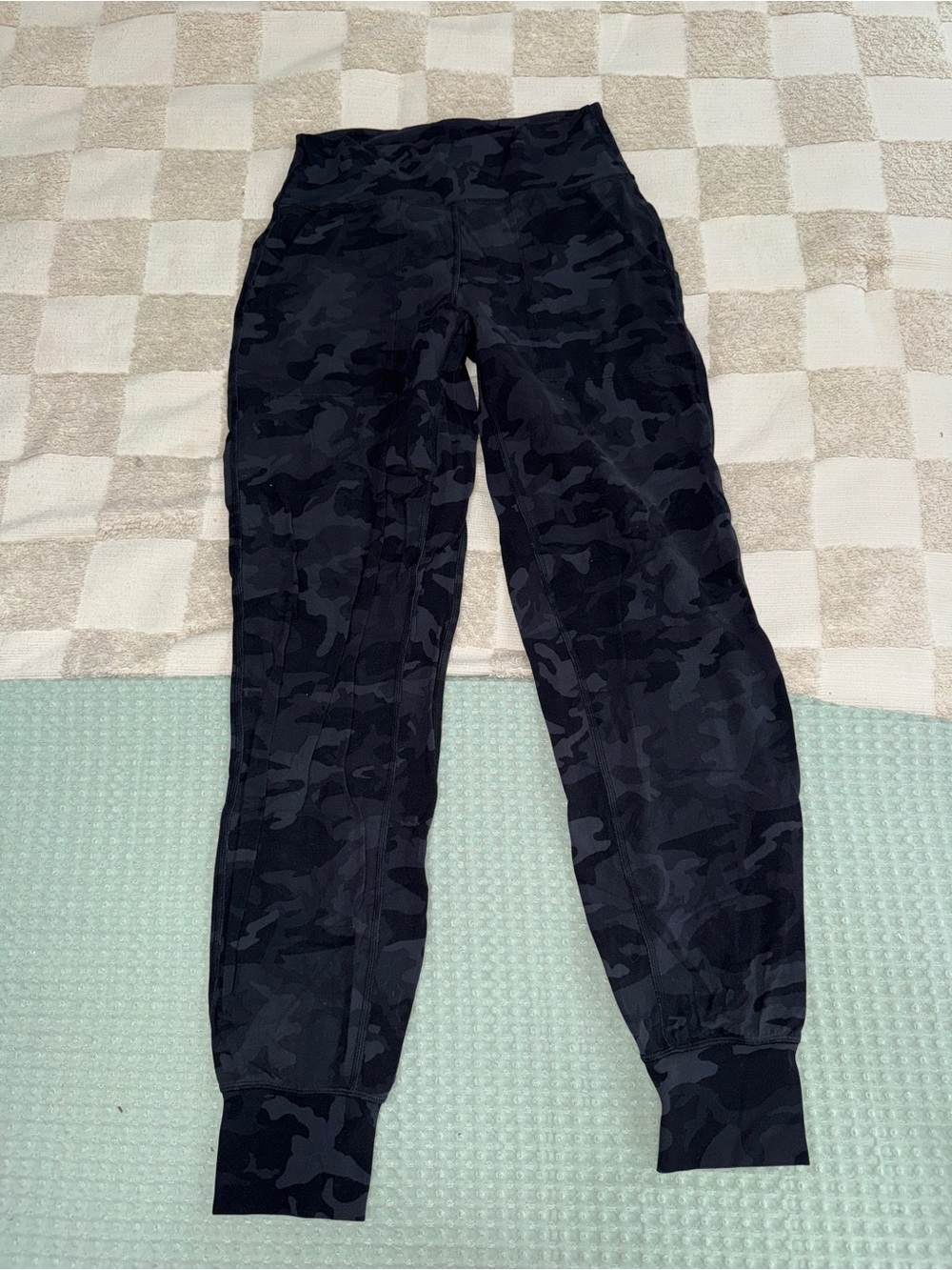 Lululemon Align Jogger 28"
Incognito Camo Multi‎ Grey size 6